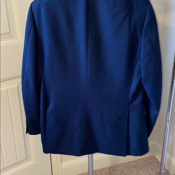 a suit - Picture 2 of 5